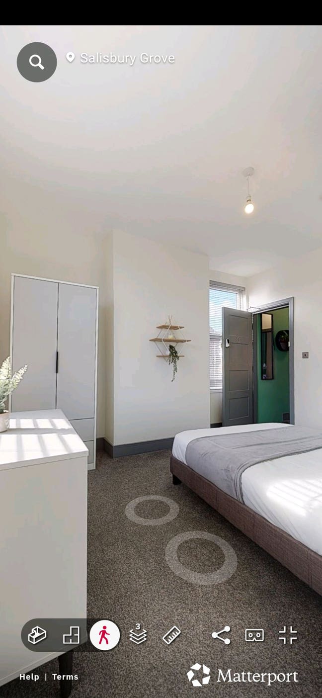 Modern Room Available – All Bills Included! Main Photo