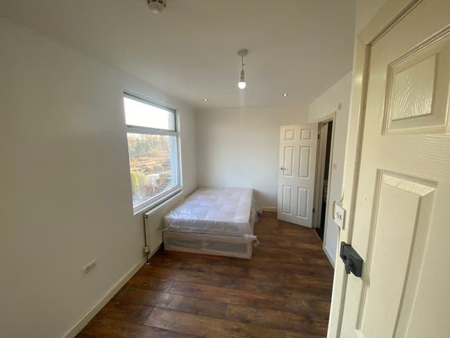 😍 Studio Rooms - Seven Kings 😍  Main Photo