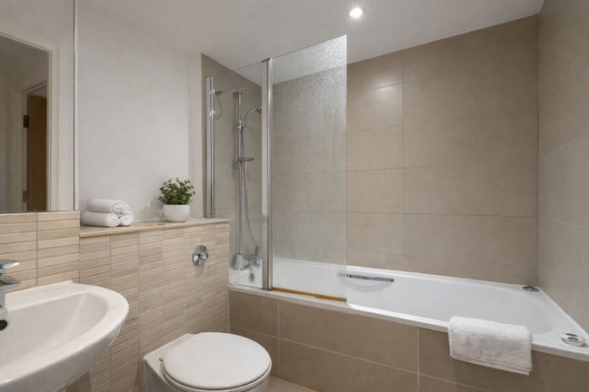 Sharing room available  Main Photo