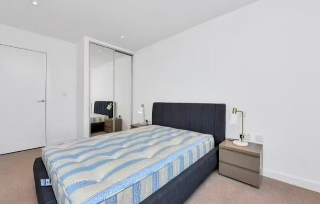 Large En-Suite Room in 2B2B  Main Photo