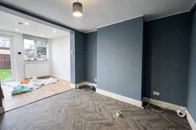 Newly refurb 1 double bed flat with garden N13 Main Photo