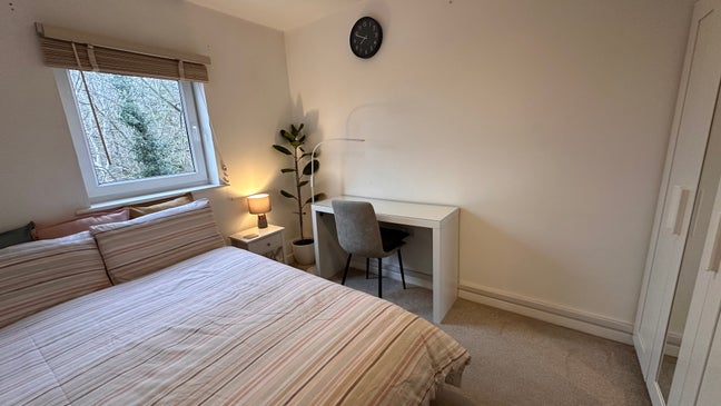 Room with private bathroom near Hampton Court Main Photo