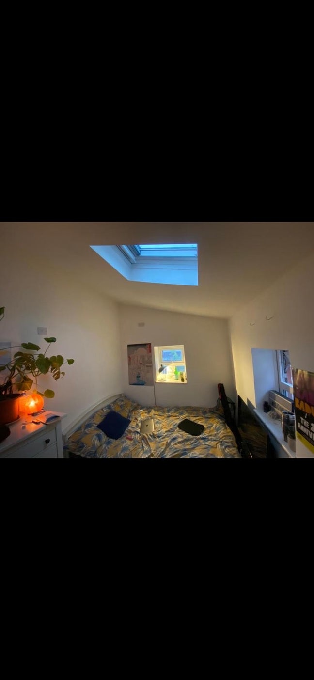 Room going in young professionals house, Easton Main Photo