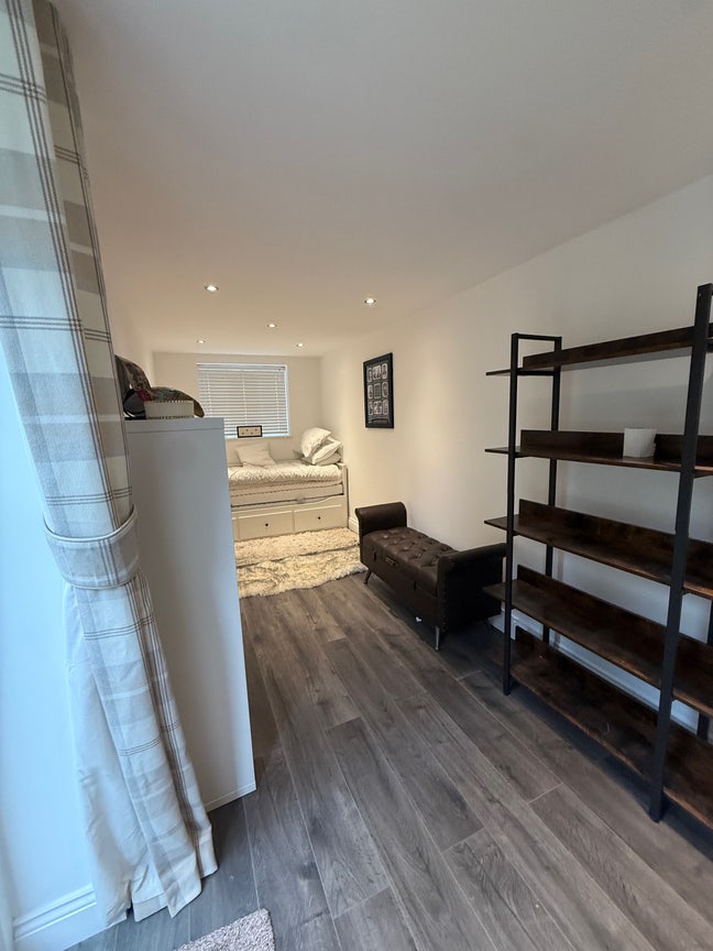 Self-Contained Studio – Bills Included – Morden Main Photo