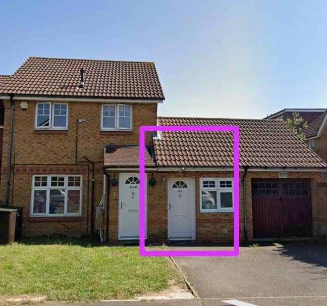 Studio flat with its own front entrance Main Photo