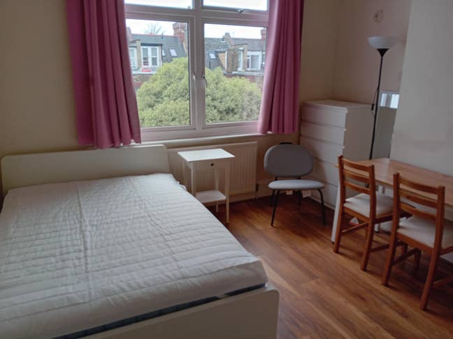 Comfy room SW2, 5 mins to Streatham Hill Station Main Photo