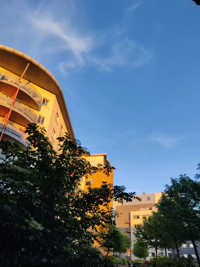 Spacious Ensuite next to Victoria Park  Main Photo