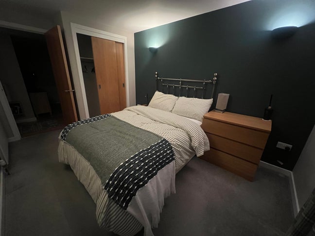 Double room with private bathroom in leith  Main Photo