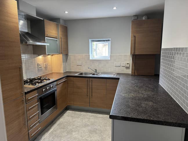 Furnished double room to let Main Photo