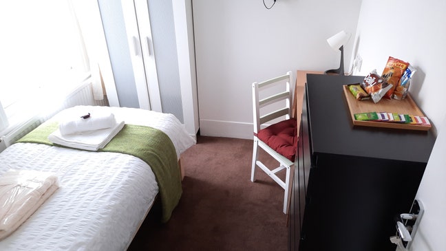 Single room is available near London Fields Main Photo