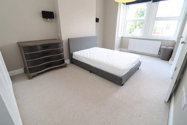 Last Amazing en-suite in Acton Main Line W3 Main Photo