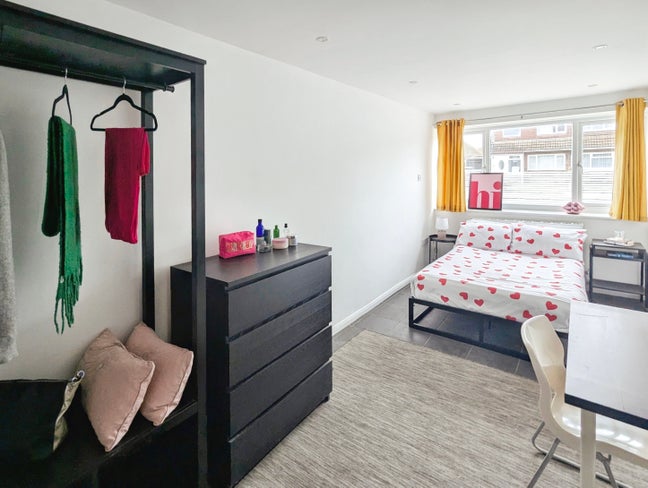  Double room in beautiful houseshare  Main Photo