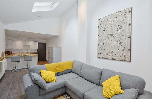 Spacious 5-Bedroom HMO House – Your Home Awaits!  Main Photo