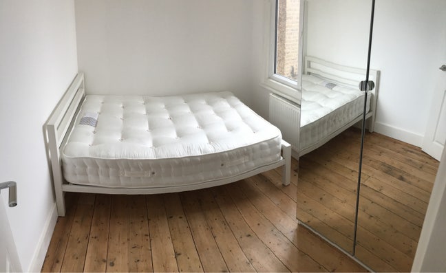 Double Bedroom in renovated Victorian Main Photo