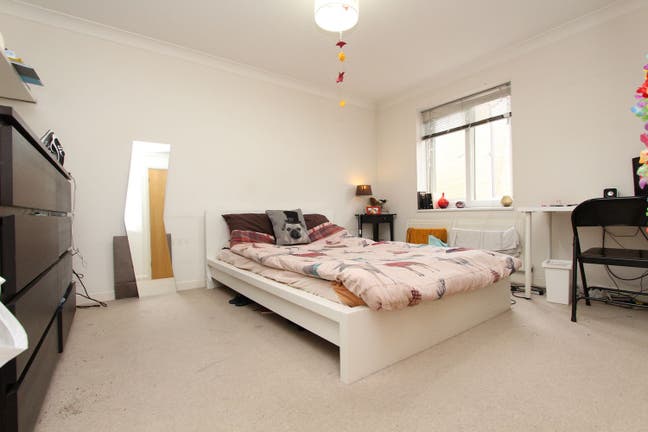 Last large en-suite for couples in Limehouse E14 Main Photo