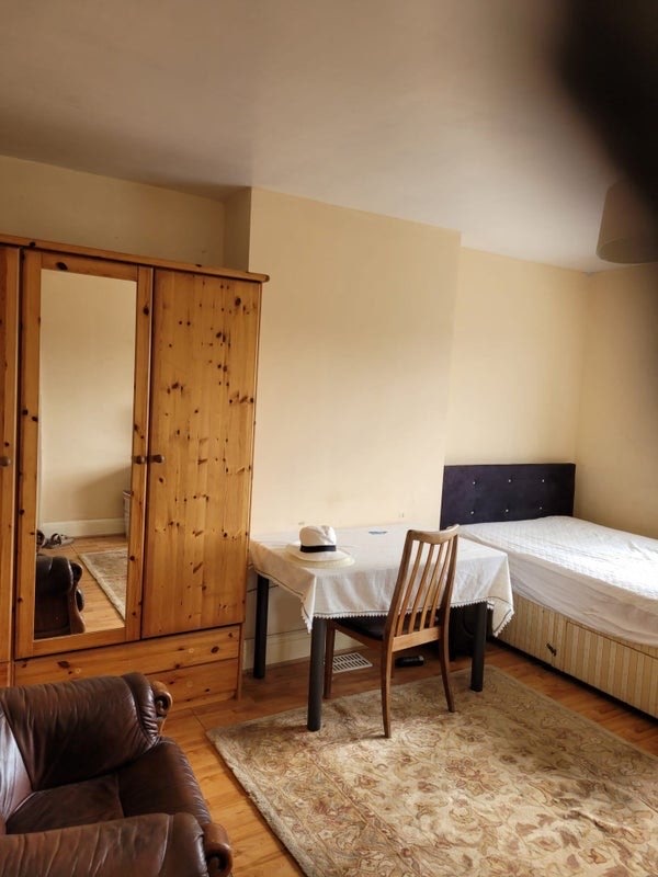 Double Room for 1 Girl  only or 2 Girl Share Main Photo