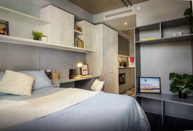 Private Studio in Aldgate -&pound;417/week- Until Aug Main Photo