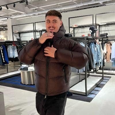 Looking to buddy-up to find a flat in Leeds City  Main Photo