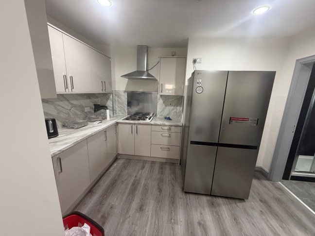 Double rooms available in HMO. All bills included Main Photo