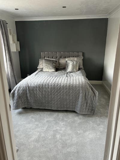 Double bedroom newly decorated furnished  Main Photo