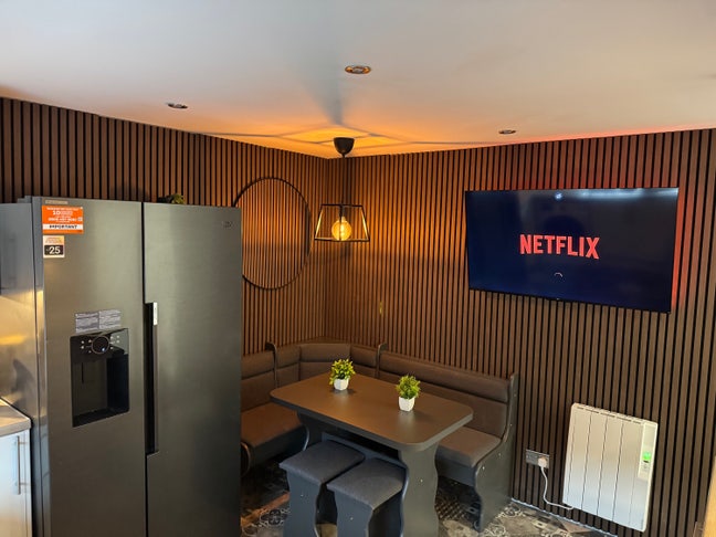 Brand new refurbished flat no deposit  Main Photo