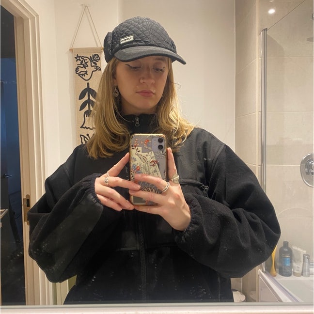 23 year old female cafe supervisor  Main Photo