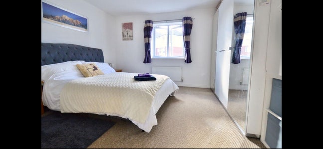 Large double room with family bathroom Main Photo