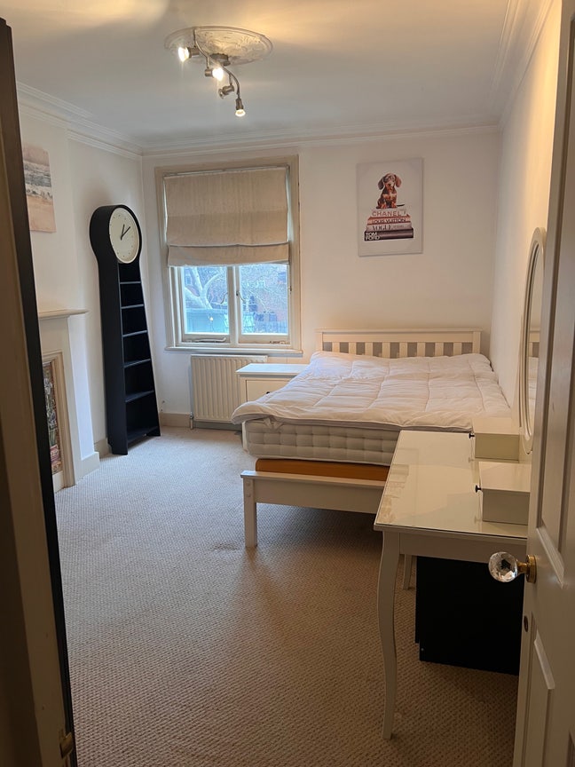  Large Double bedroom, &pound;920 inc bills zone 2 Main Photo