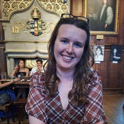 Professional Female seeks a single or double room Main Photo