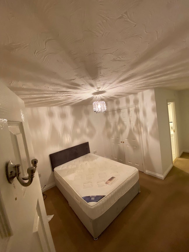 Ensuite available Grange Farm! Main Photo