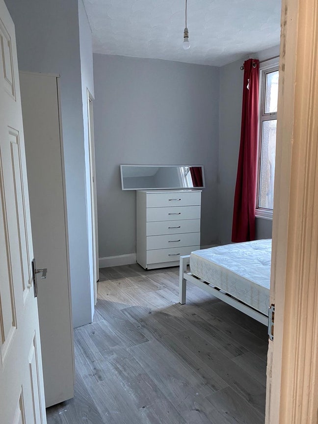 Modern cosy room for rent.  Main Photo