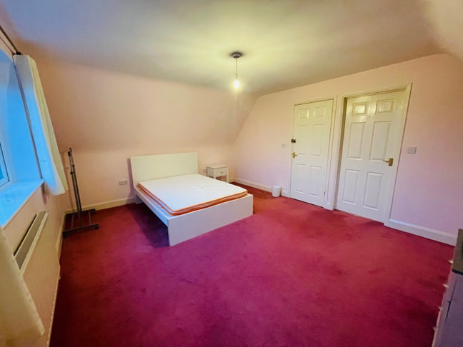 Very large double en-suite room - all bills inc  Main Photo