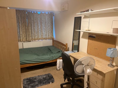 Double Bedroom for Rent – Forests Road, Colchester Main Photo