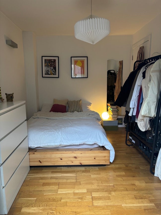 Double room for a girly  - ideally - in a 3 bed  Main Photo