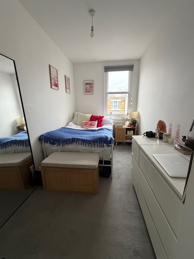 Bright double room in Oval Main Photo