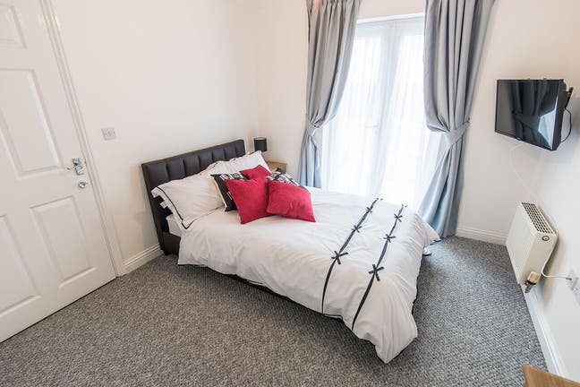 Professionals get in quick Main Photo