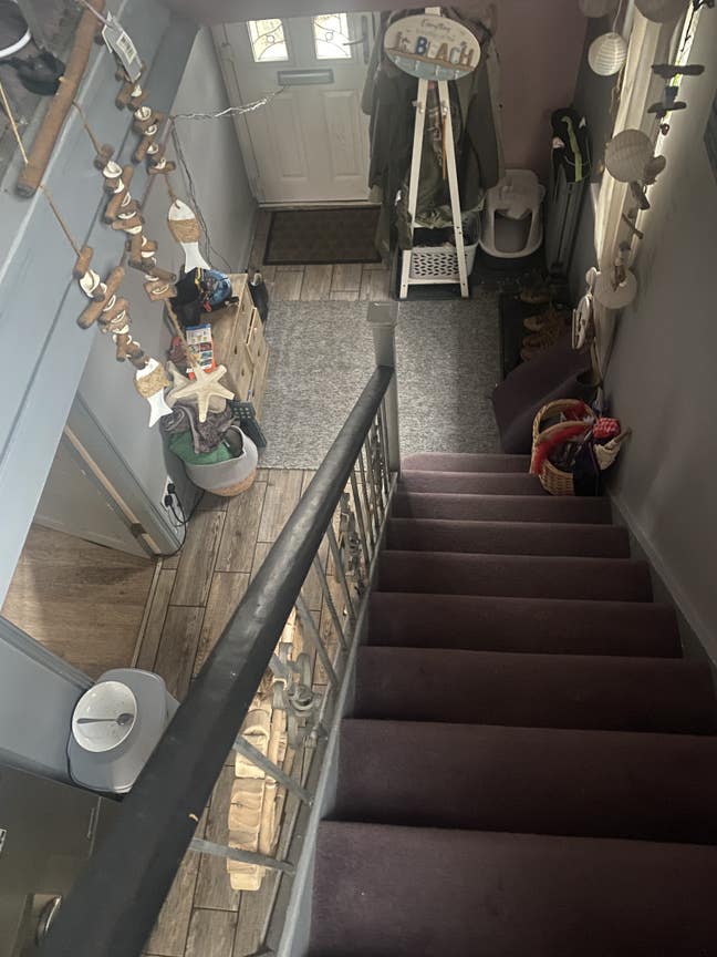 Double and Single Room in 3 bed house with live in Main Photo