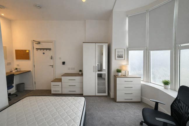 New Modern En-Suite Double Room – All Bills Incl Main Photo