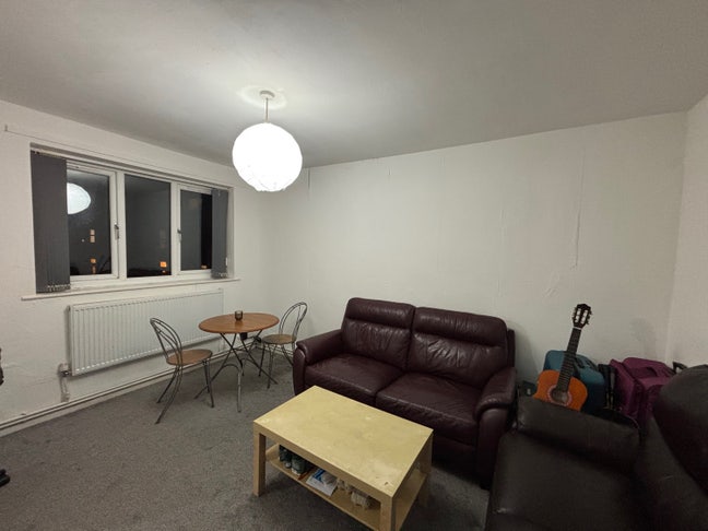 Short-Term Cosy Room Available (Female preferred) Main Photo