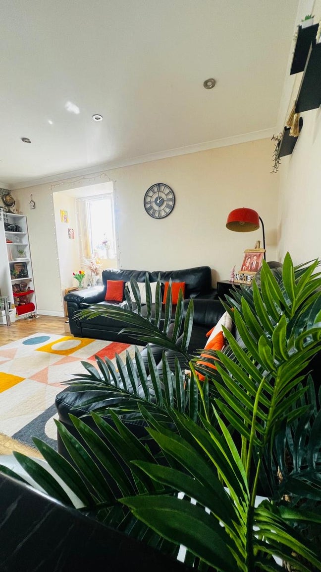 **2 bedrooms 2 Bathrooms Flat** Great Location Main Photo