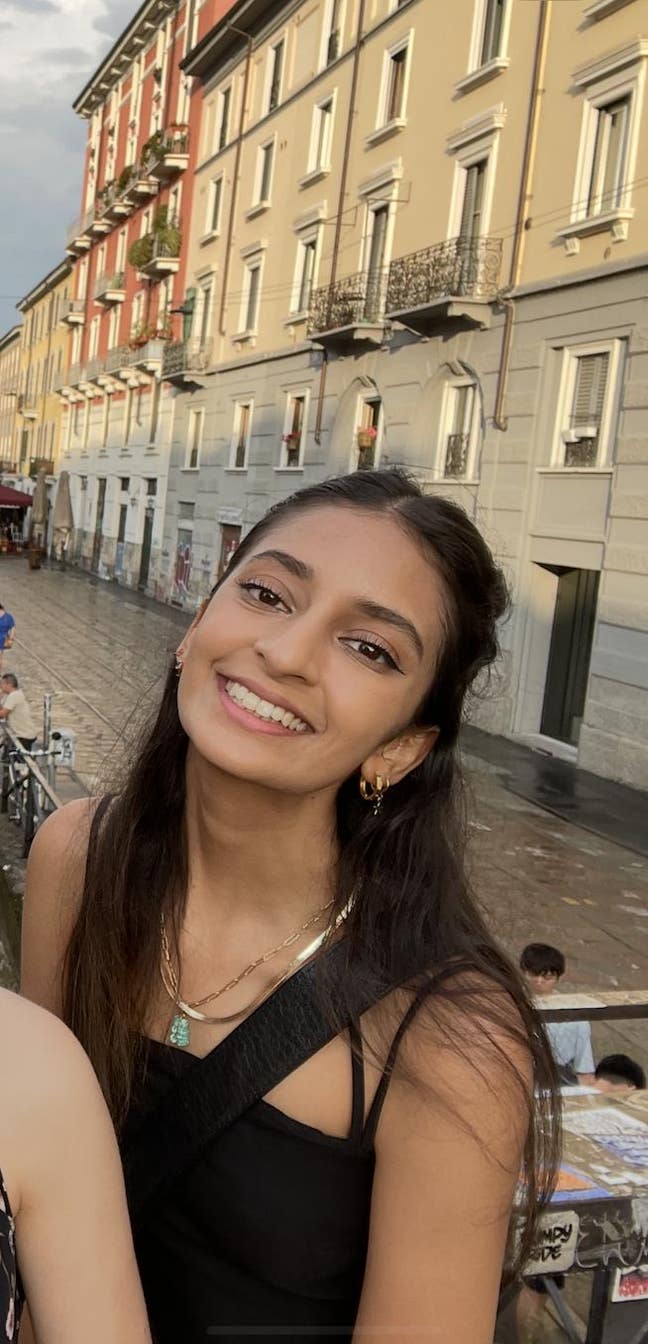 Sarah 32, double room wanted, buddy ups welcome  Main Photo