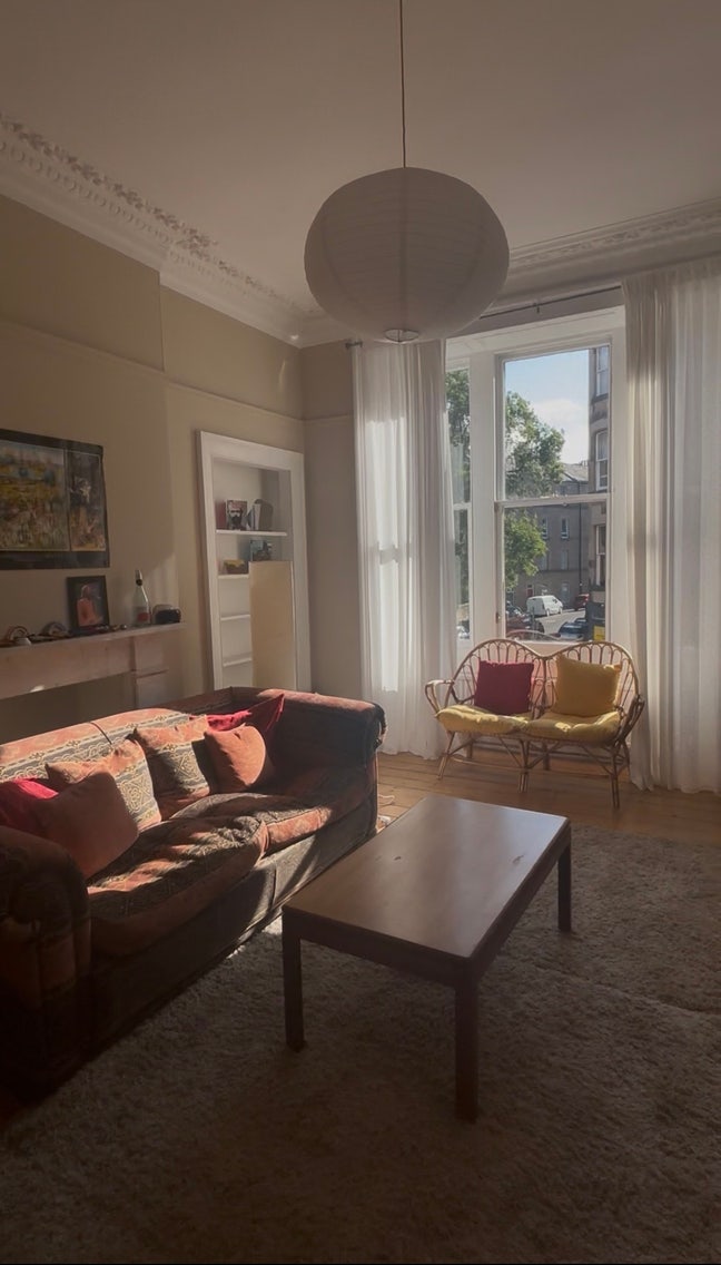 Room Available Asap on Meadows Main Photo