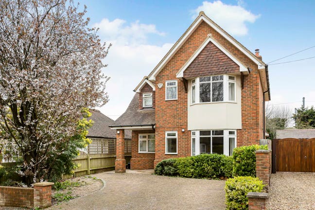 Double room with e/s as part of a house share. Main Photo