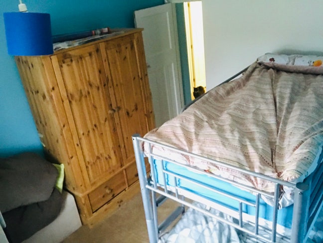 Spare single room in family home Main Photo