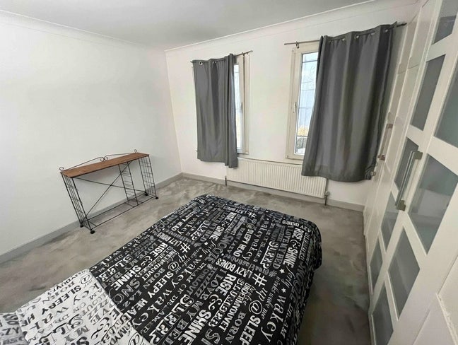 Huge double room  Main Photo