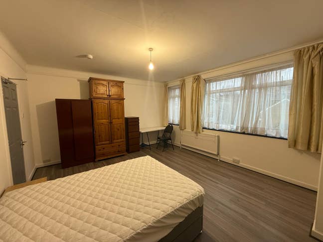 Shared House Spacious Double Room to Let N11      Main Photo