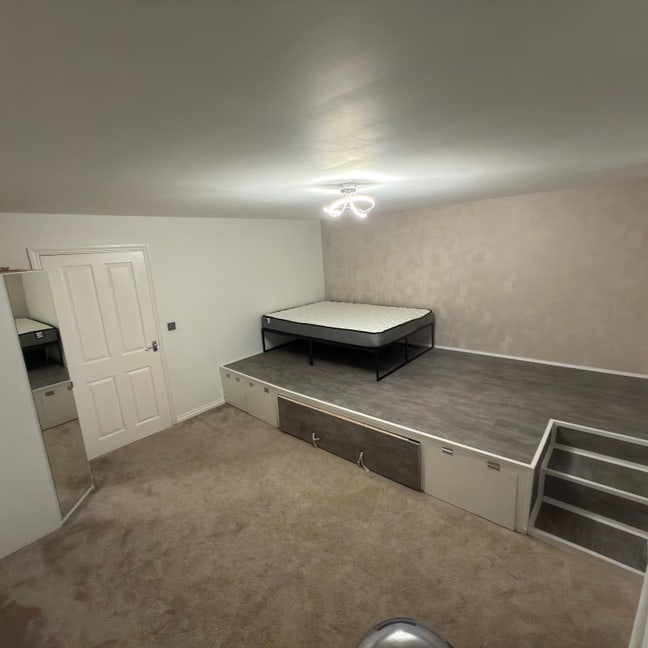 Spacious Double Room for rent Main Photo