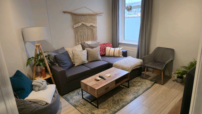 2 Double Rooms available in 4 Bed in Southville Main Photo