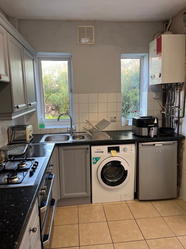 Large double room with private conservatory  Main Photo