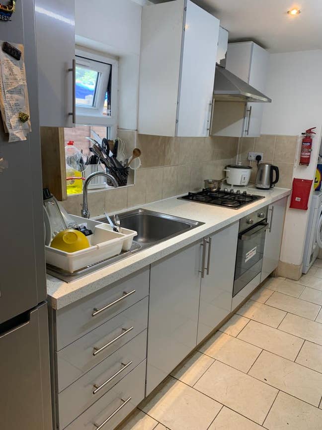 Close to high street market. Station and wetlands  Main Photo